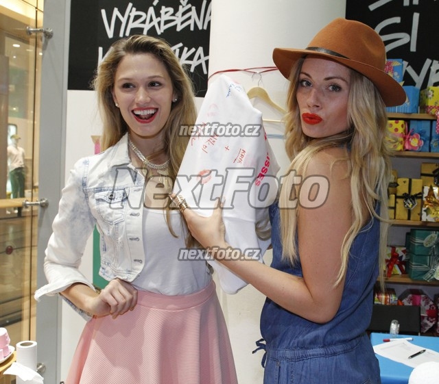 2555 Nikol Moravcova Michaela Stoudkova