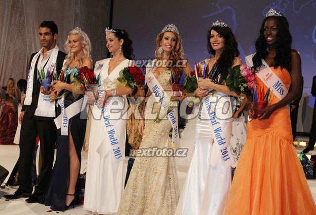 9054 Thaisy Pay Erika Duricova Queval Marianne Christian Bernal