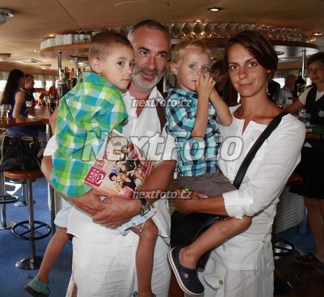 4852 Petr Vacek Jirina Mencakova