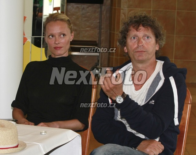 7152 Linda Rybova David Prachar