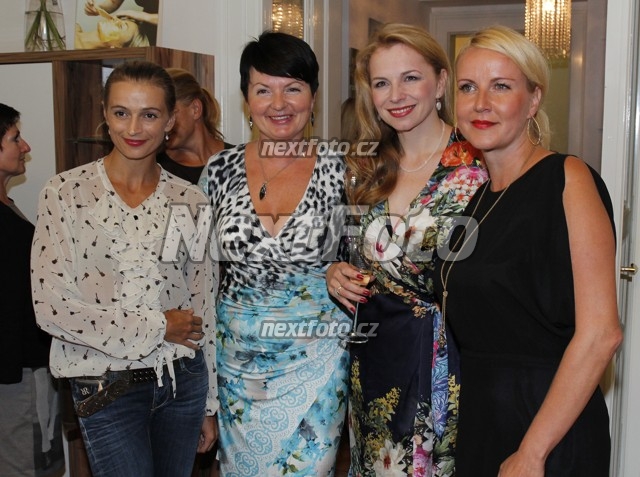 2870 Ivana Jiresova Martina Kocianova Vendula Svobodova Vlasta Libotovska
