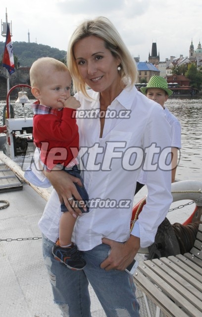 5219 Jovanka Skrceska Adam Vojtek