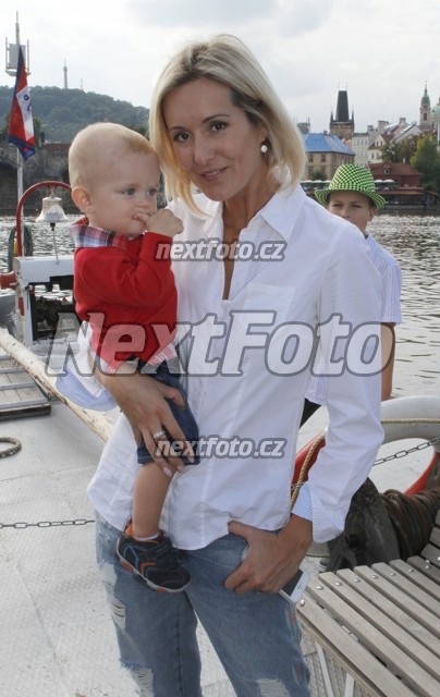 5220 Jovanka Skrceska Adam Vojtek