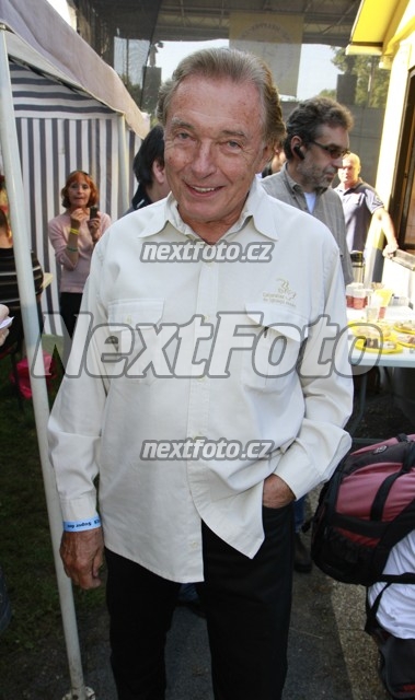 3574 Karel Gott