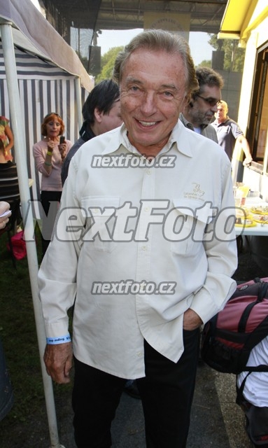 3575 Karel Gott
