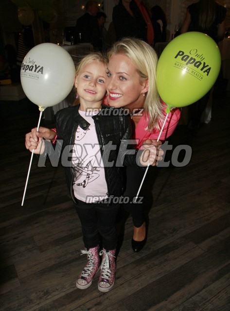 7037 Tereza Matlova Emily Ann Janeckova