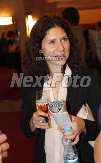 9528 Martha Issova