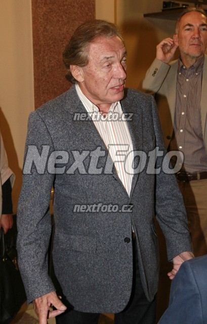 1177 Karel Gott