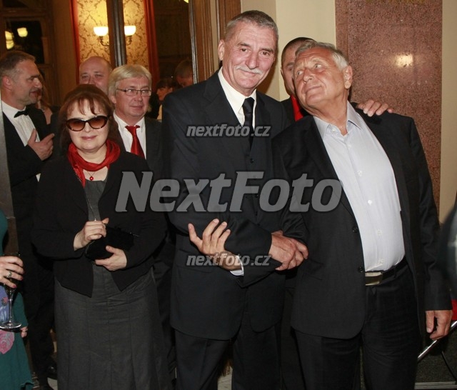 1297 Jiri Menzel Martin Huba Libuse Safrankova