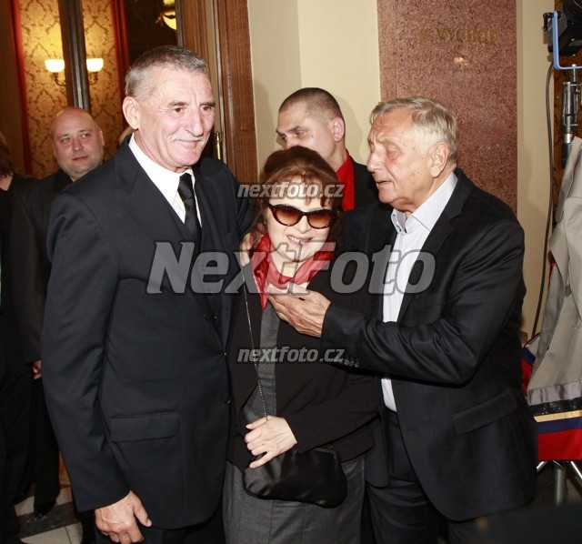 1307 Jiri Menzel Martin Huba Libuse Safrankova