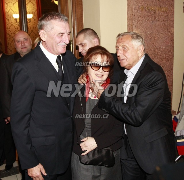 1308 Jiri Menzel Martin Huba Libuse Safrankova