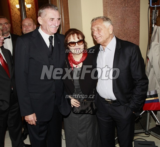 1320 Jiri Menzel Martin Huba Libuse Safrankova