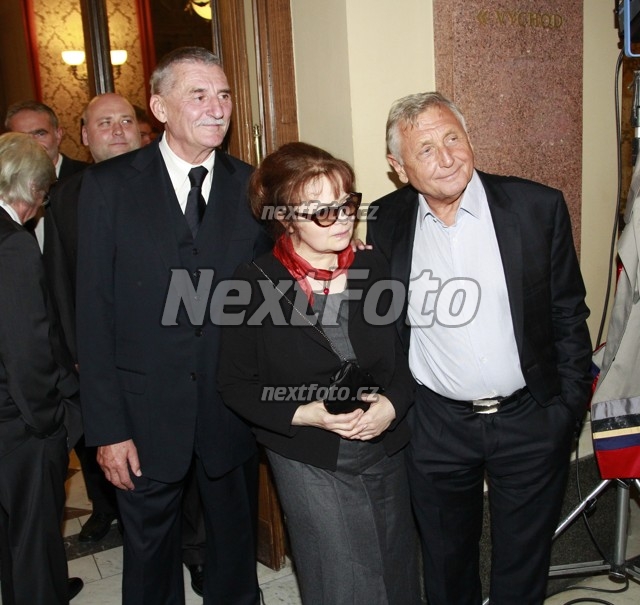 1342 Jiri Menzel Martin Huba Libuse Safrankova