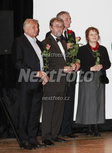 1402 Jiri Menzel Martin Huba Libuse Safrankova