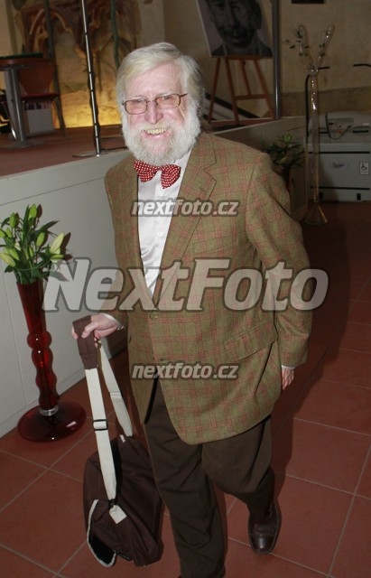 5825 Ivan Havel