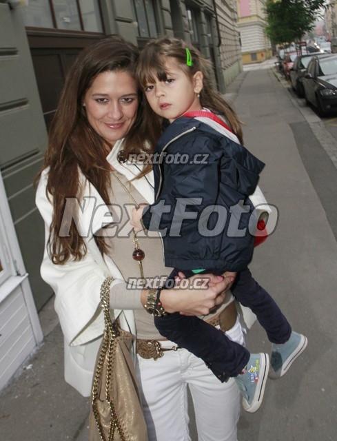 7273 Petra Faltynova Adriana Faltynova