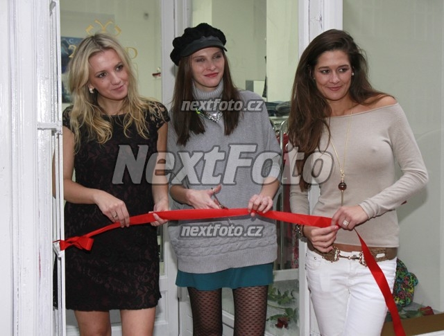 7379 Petra Faltynova Iva Fruhlingova Nikola Poselova