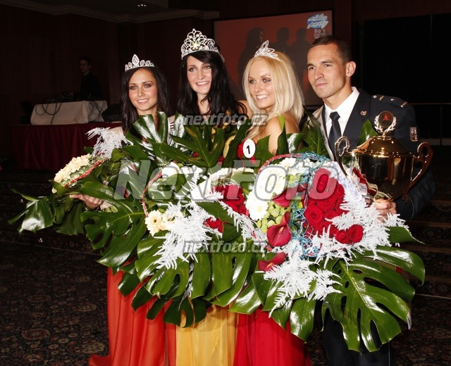 4454 Nela Smirova Stanislava Halusova Marketa Jarkova Tomas Petrecek