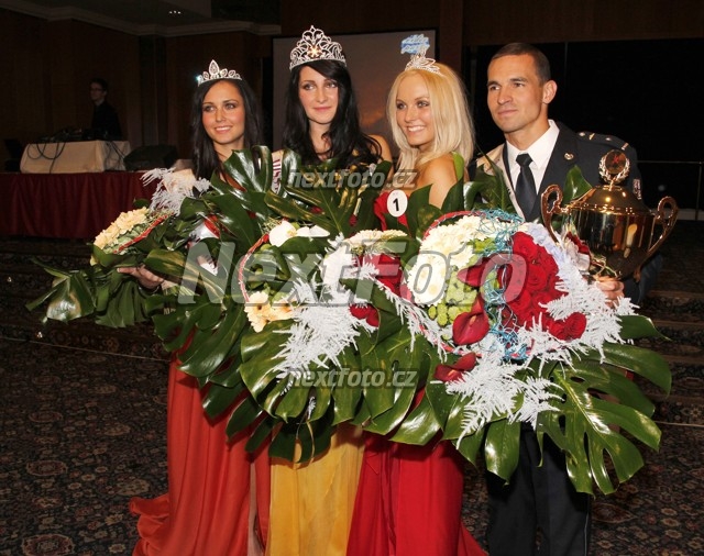 4457 Nela Smirova Stanislava Halusova Marketa Jarkova Tomas Petrecek
