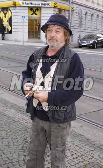 8226 Roman Skamene