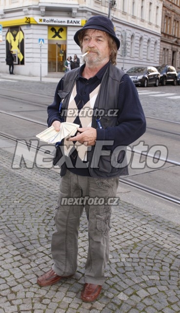8232 Roman Skamene