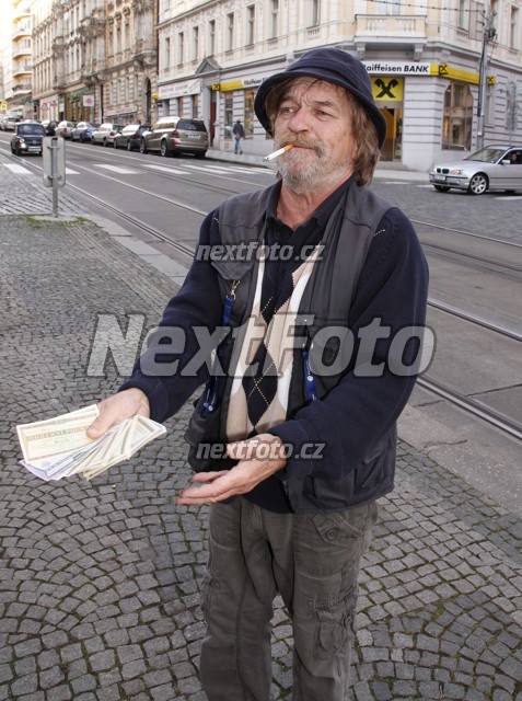 8240 Roman Skamene