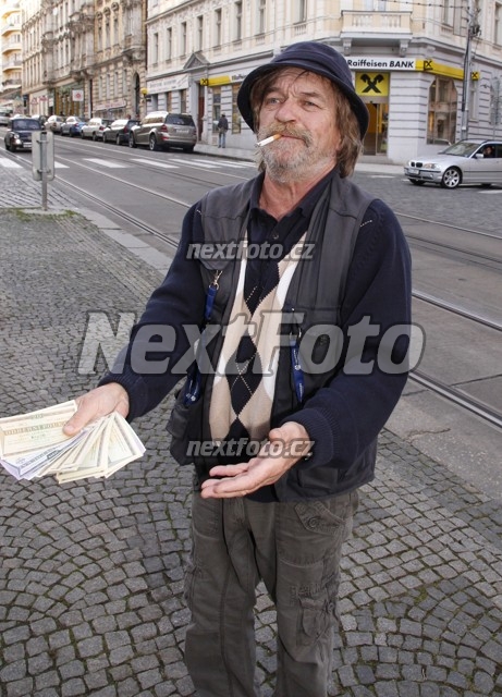 8241 Roman Skamene