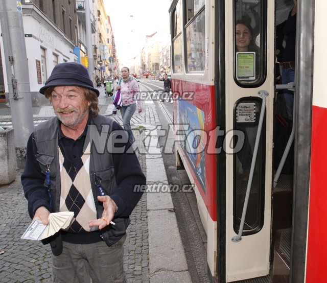 8277 Roman Skamene