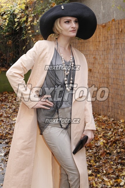 8098 Iva Pazderkova