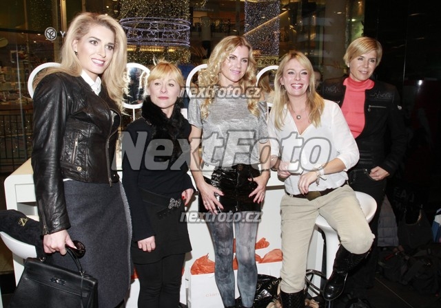 7185 Olga Menzelova Dana Batulkova Leona Machalkova Lucie Benesova Katerina Neumannova
