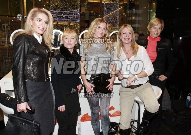 7186 Olga Menzelova Dana Batulkova Leona Machalkova Lucie Benesova Katerina Neumannova