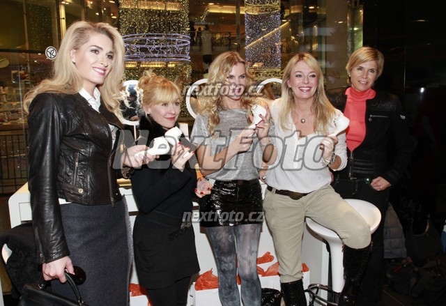7200 Olga Menzelova Dana Batulkova Leona Machalkova Lucie Benesova Katerina Neumannova