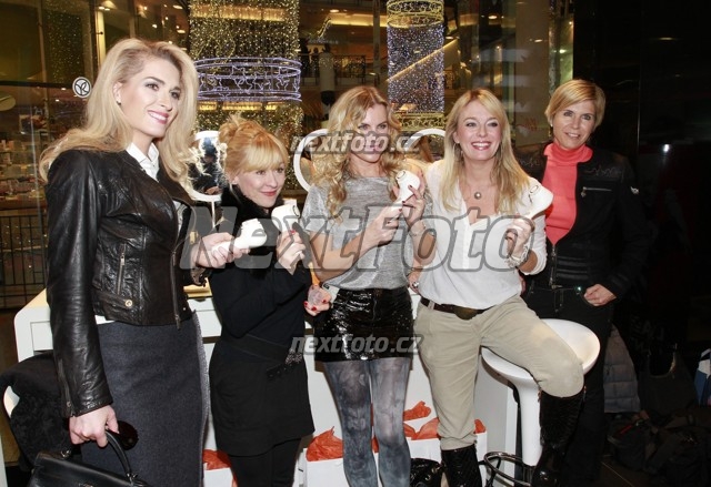 7201 Olga Menzelova Dana Batulkova Leona Machalkova Lucie Benesova Katerina Neumannova