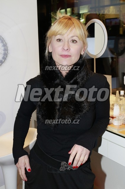 7310 Dana Batulkova