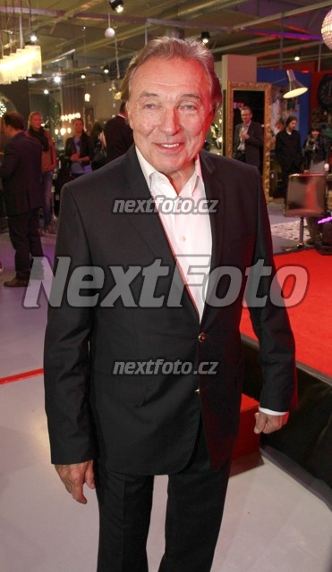 9572 Karel Gott
