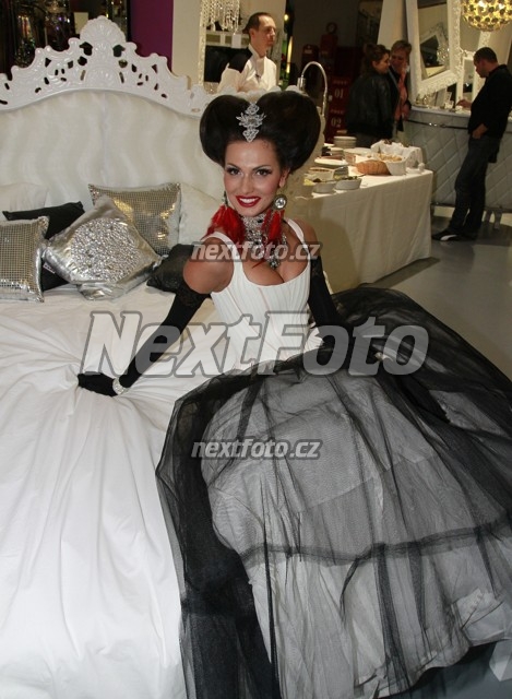 9760 Eliska Buckova