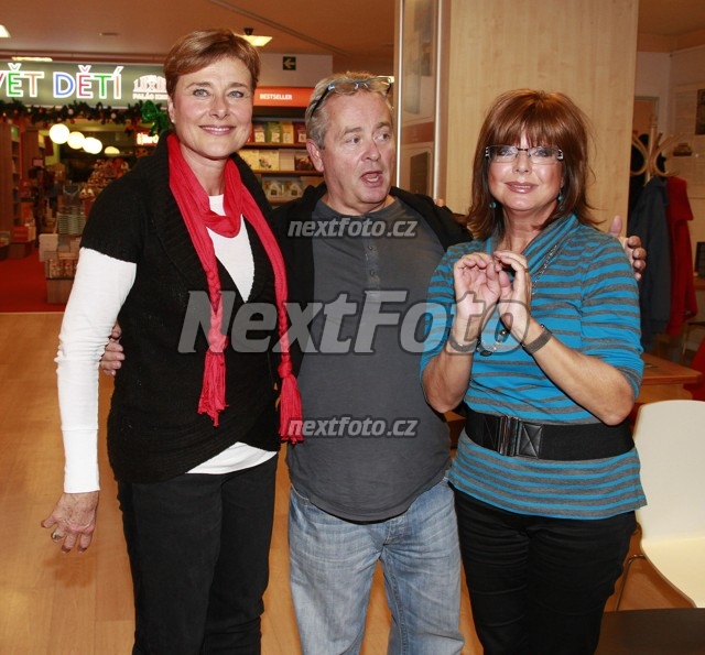 0755 Marie Retkova Alexander Hemala Marie Tomsova