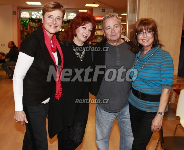 0756 Marie Retkova Alexander Hemala Marie Tomsova Marie Retkova