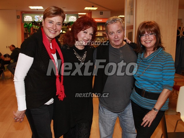 0758 Saskia Buresova Alexander Hemala Marie Tomsova Marie Retkova