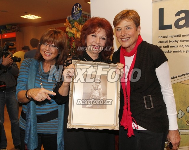 2092 Saskia Buresova Marie Tomsova Marie Retkova