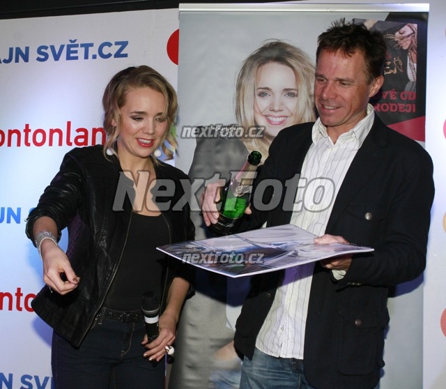 4388 Lucie Vondrackova Janek Ledecky