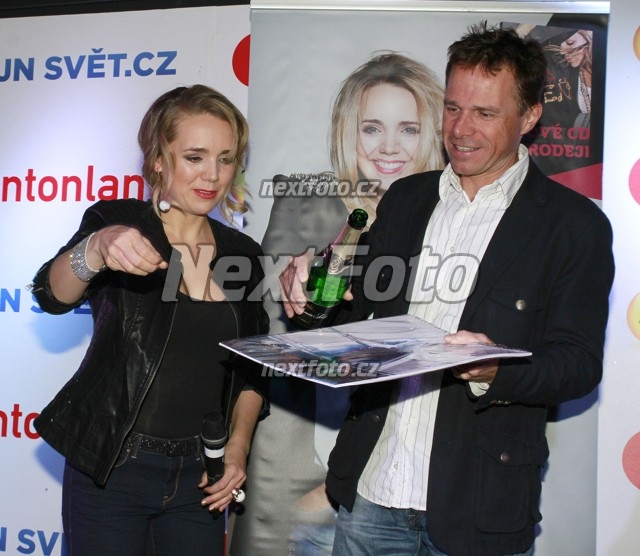 4389 Lucie Vondrackova Janek Ledecky