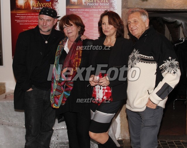 0258 Marie Kousalikova Jakub Ludvik Zlata Adamovska Jiri Menzel