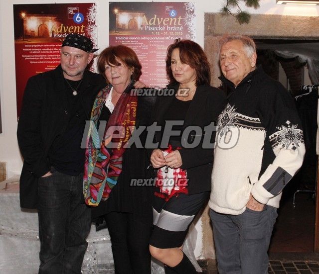 0259 Marie Kousalikova Jakub Ludvik Zlata Adamovska Jiri Menzel
