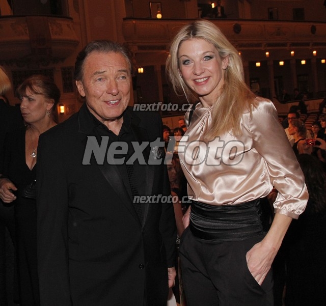 2120 Karel Gott Sabina Laurinova