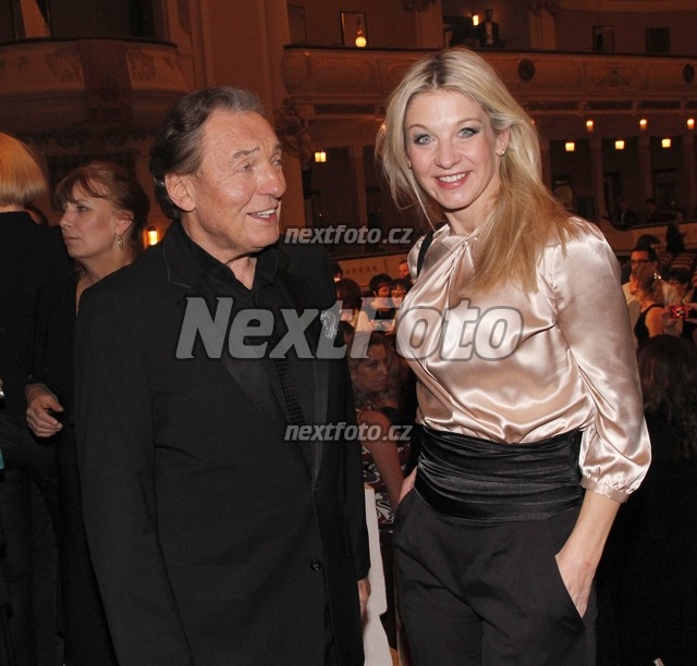 2121 Karel Gott Sabina Laurinova