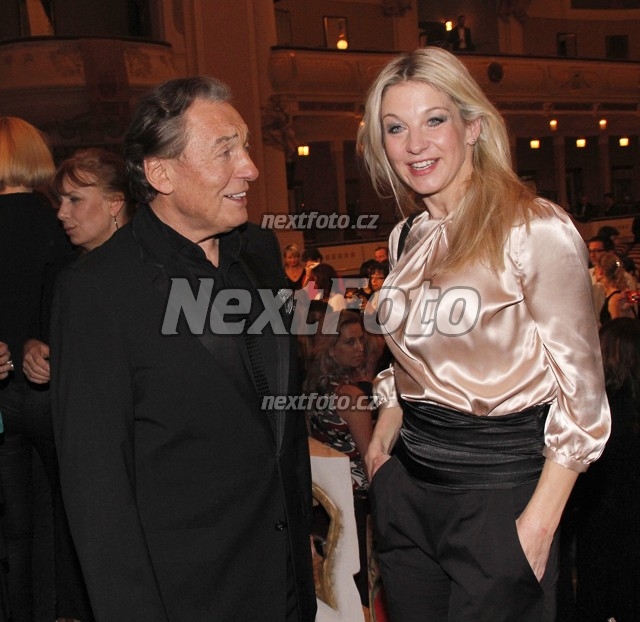 2122 Karel Gott Sabina Laurinova