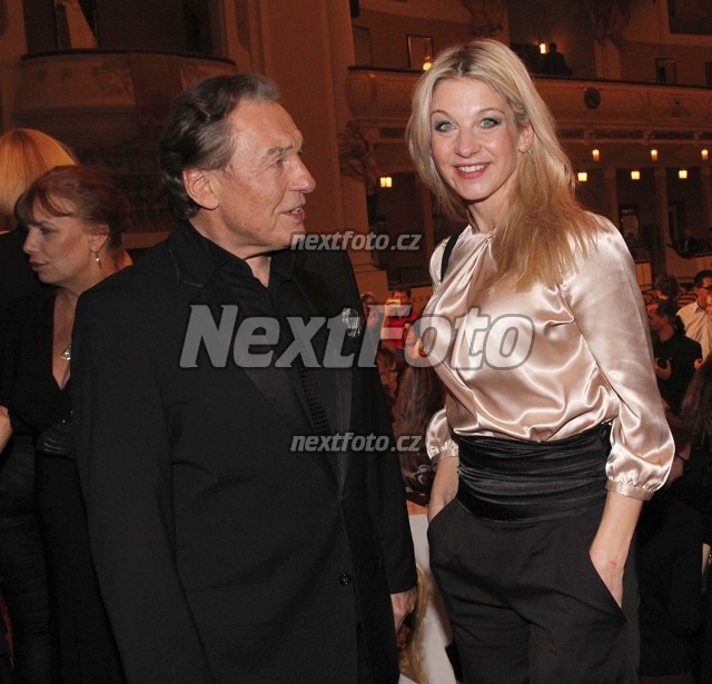 2125 Karel Gott Sabina Laurinova
