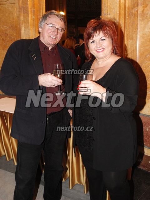 4221 Vlastimil Harapes Hanka Krizkova