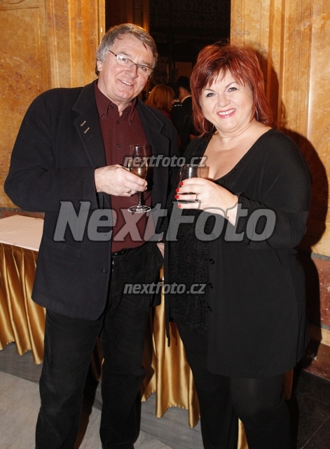 4222 Vlastimil Harapes Hanka Krizkova